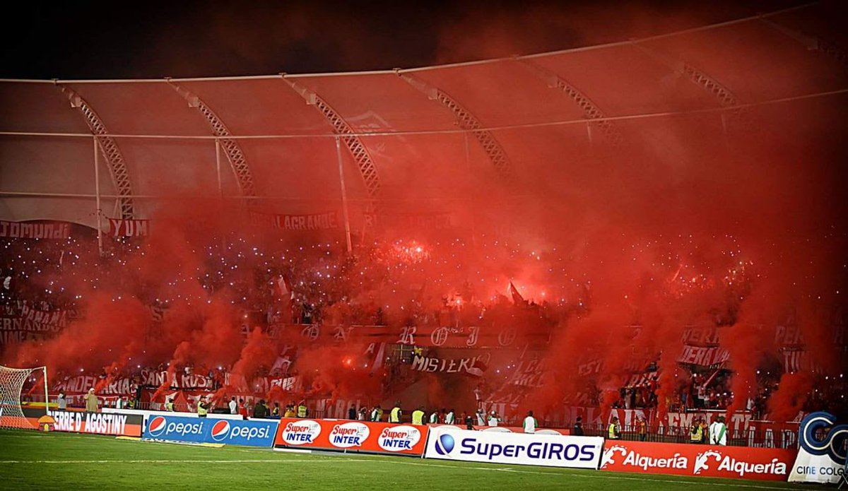 Americaenlared's tweet photo. ¡Bienvenidos al infierno! @ClubDefensayJus 
Hoy es el día hinchada @AmericadeCali necesita de nuestro aliento, vamos todos al barrio San Fernando y le mostramos al continente la !Caldera del Diablo!
#YDaleaRojoDale https://t.co/Lw0h38LWat
