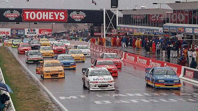 ClassicV8SC's tweet photo. Classic #V8SC time...Bathurst 1994 - Start https://t.co/CZLZXAmQ0x