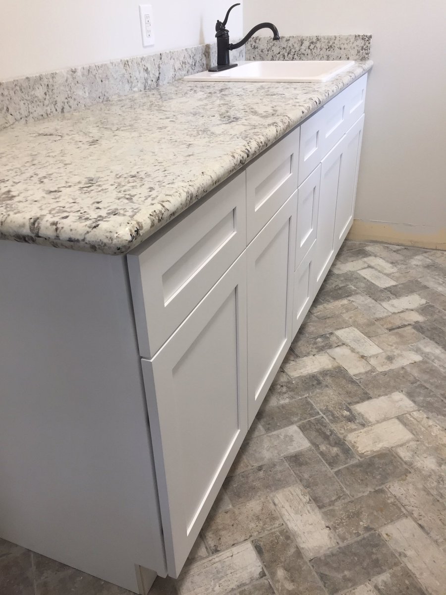 CabinetKenner's tweet photo. @CabinetKenner #LacombeLA #LaundryRoom #Cabinets #Granite #Countertop #MopSink https://t.co/BlOZ7iMOll