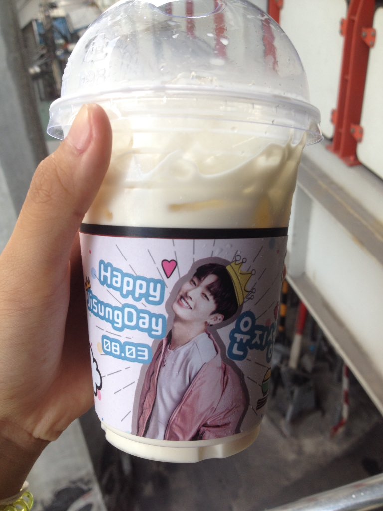 catassssssss's tweet photo. น่ารักกก แต่แกะออกก่อนเลย กลัวเปียกกกก5555555 #YJSspecialproject https://t.co/appy9ghfBH