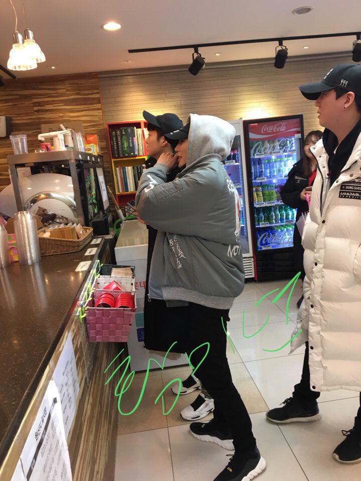 CHOHA_sw's tweet photo. 성운이 학교 갔어 ㅠㅠㅠㅠㅠㅠㅠ
성운선배,, 선배님,,,,,,,,,,(´༎ຶོρ༎ຶོ`) https://t.co/FBTI9pOh4e