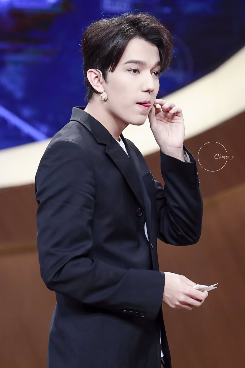 Dimash_Chaser's tweet photo. ^ ^
#Dimash #DimashKudaibergen 
#HappyWomensDay https://t.co/MSuroTIIOj