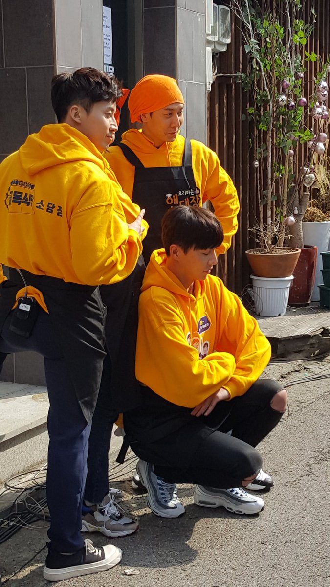 escape6011's tweet photo. 오빠 포즈쟁이야 귀야워ㅜㅜ https://t.co/YTx8l4265I