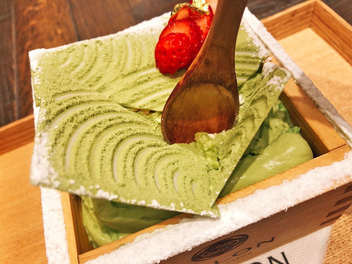 muni_gurume's tweet photo. 【サロン ギンザ サボウ】
@銀座

日本庭園をイメージした美しい「抹茶ティラミス」を食べられるお店。
上の部分はチョコレートになっており、真ん中の部分を割ってみると、マスカルポーネが姿を現します🎶
外見も味も一級品のスイーツです✨ https://t.co/PF3G5h5UFu