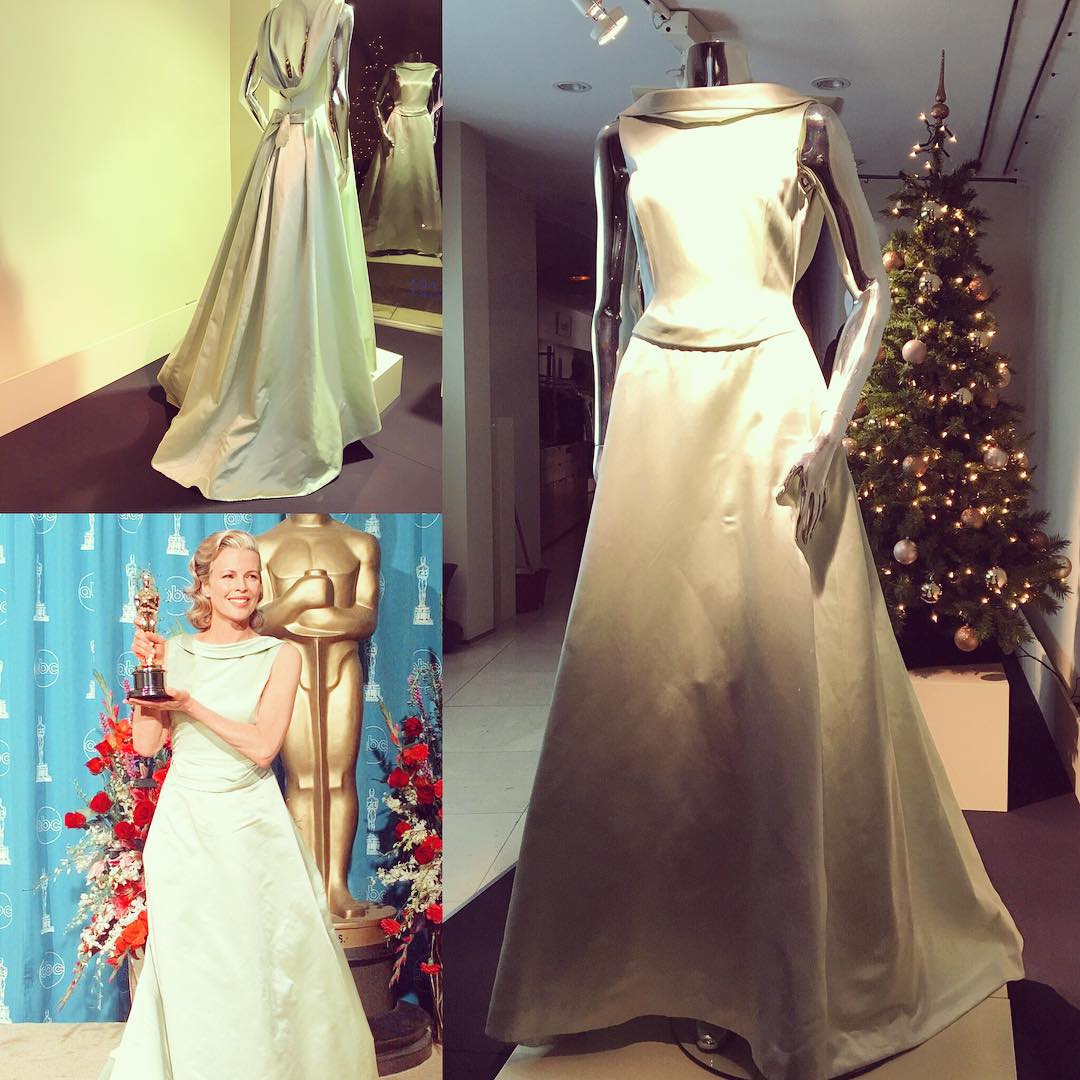 TMC1982's tweet photo. @NoemiArtal @ESCADA @Silvia_RubioA @orbyce @Ja_amores @e_legras @fernandaarroyom @Pesados @Afribril @alikindoing @Chiqui_Cakes @kimbasinger @MitchStoneHair @TheAcademy @MelRivers @justjessStyle @HelenHunt @KBaumannBH https://t.co/MjiDKXh5JK #KimBasinger #Oscars #LAConfidential #AcademyAwards #Escada #RonnieSpecter #GraceKelly #JessicaPaster #KathrineBaumann https://t.co/7GKGgdhE6Y #MamieEisenhower https://t.co/R0RtV4XT0a