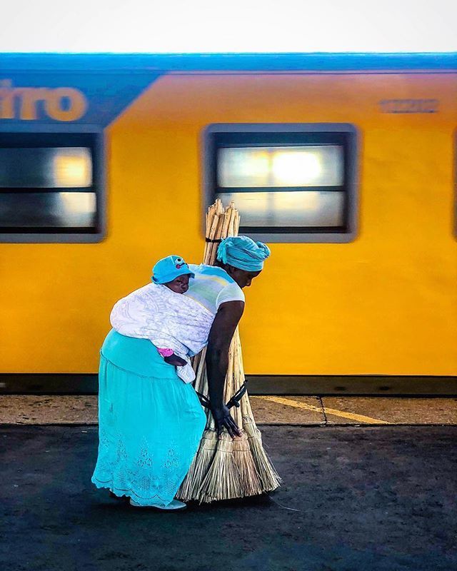 JohannesburgIYP's tweet photo. Such an evocative shot by @andilebhala who has an eye for turning the every day into the extraordinary #Repost @andilebhala Follow his feed for his Soweto portraits and street photography ・・・
Happy international women’s day.

#themanwiththeredbag 
#iphoneographysa #discoverj… https://t.co/RZVXw9mzNU