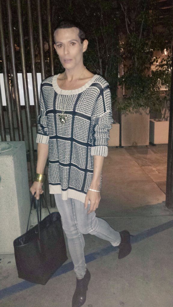 DMANfame's tweet photo. Going Out in an #Oversized #Outfit is quite #Relazing! Dressed #Compfy in @rag_bone Sweater, @HudsonJeans & @Prada Boots! #fashiontrend 🌟 https://t.co/LgUgUicNff