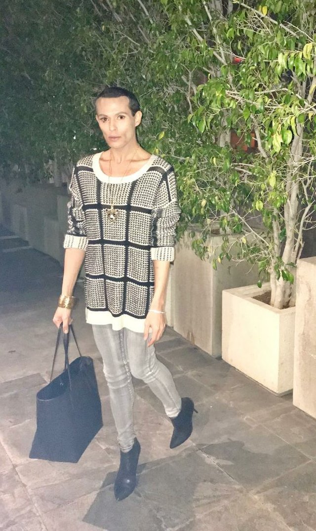 DMANfame's tweet photo. Going Out in an #Oversized #Outfit is quite #Relazing! Dressed #Compfy in @rag_bone Sweater, @HudsonJeans & @Prada Boots! #fashiontrend 🌟 https://t.co/LgUgUicNff