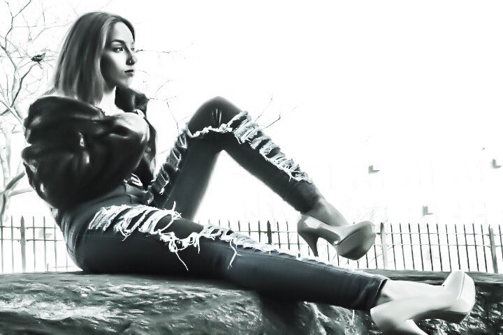 SWERVEyCHAMp's tweet photo. Ms @d.blessed21 The Bronx model queen #Rcpicsny #bronxmodel #Bronx #bronxphotographer #bronxmua #model #Nycmodels #nyc #newyorkcity #photooftheday #Bronx2018 #Champagneimagellc #modelblog #fur #livelife #photoshoot #photographer #photogenic #modeling #modelingagency #modelife https://t.co/Dm5yOdt4F5
