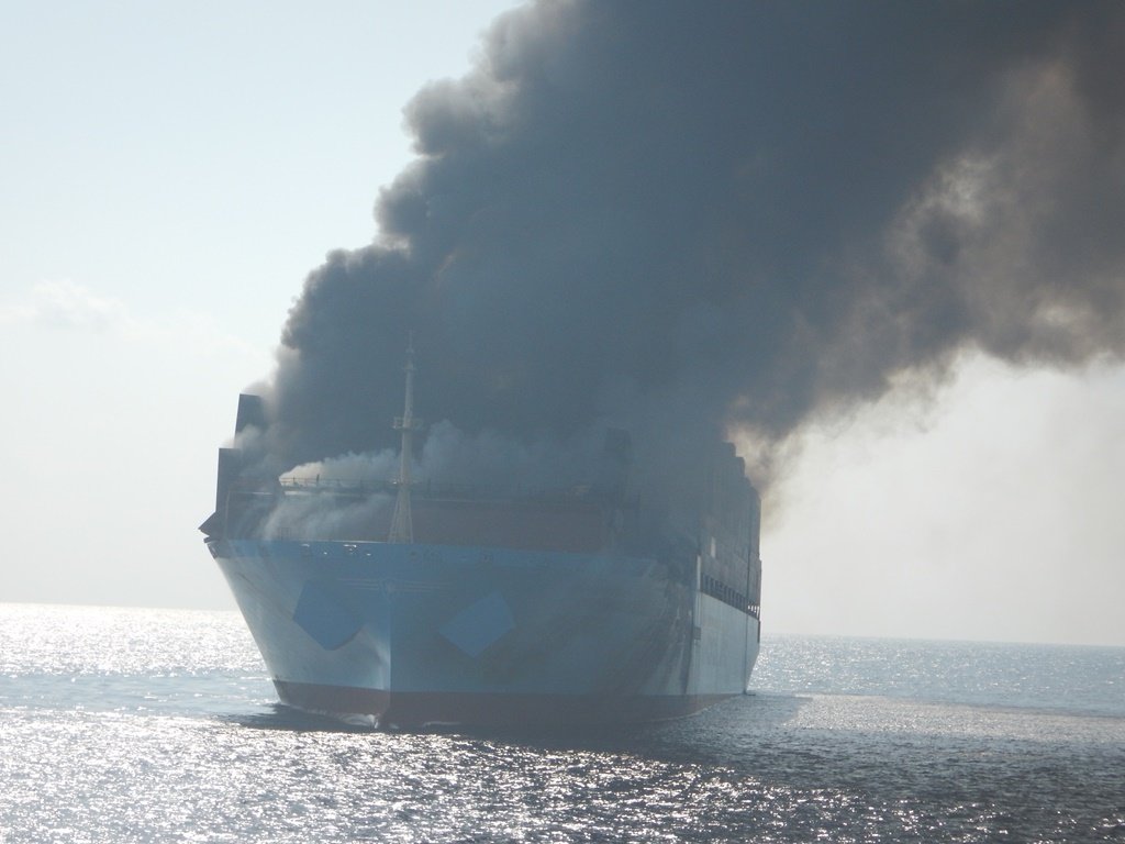 imvivekgupta's tweet photo. More pics of #MaerskHonam 
@MaerskLine 
@IndiaCoastGuard 
@indiannavy https://t.co/wGWYsrgb5p