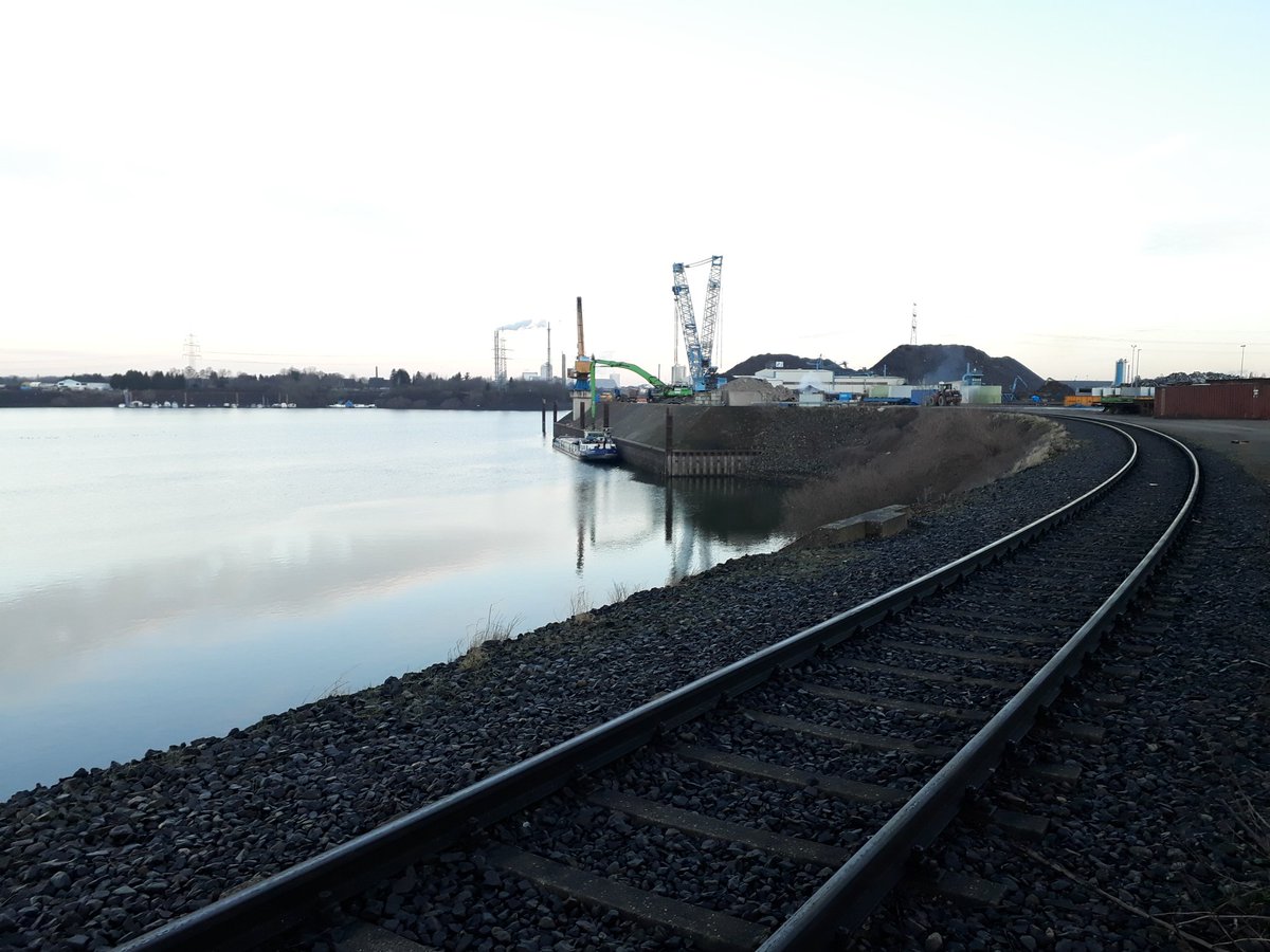 ms_Cuore's tweet photo. Goedemorgen! Begonnen met lossen van het partijtje Silliconcarbiet in Krefeld die we meegenomen hebben uit Rotterdam. https://t.co/7UpEu0LZKm