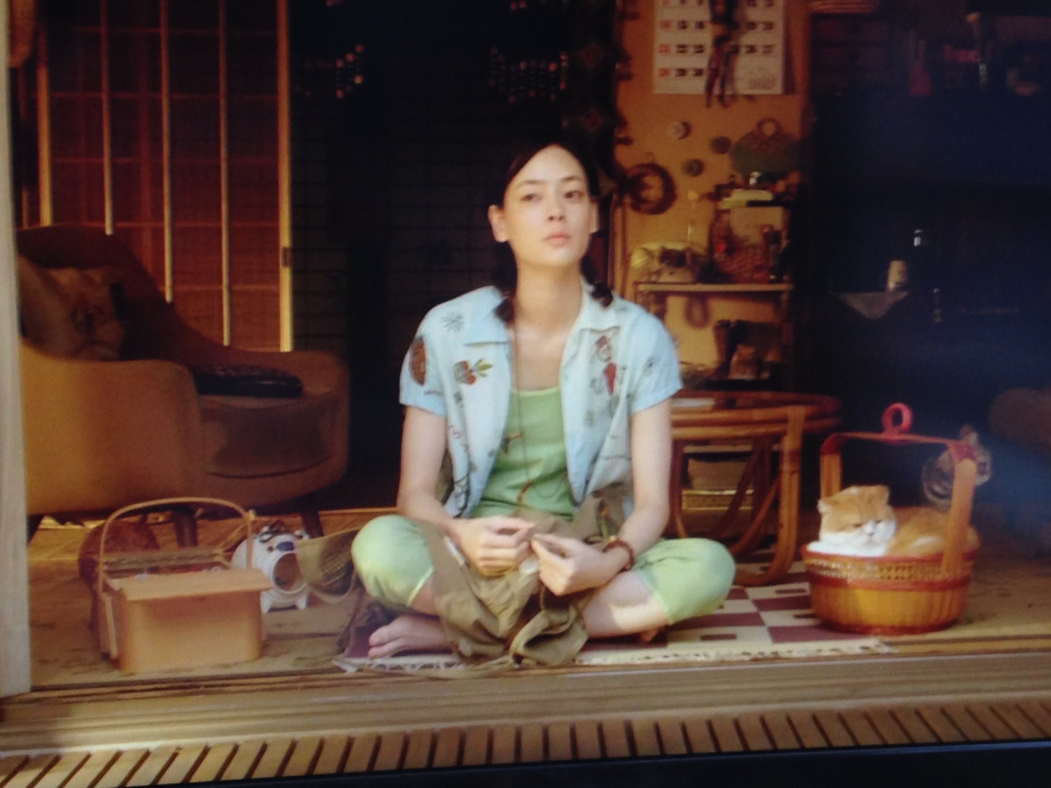 Uzivatel Shino Na Twitteru レンタネコやってるー 荻上作品といえば 大好きな市川実日子さん 光石研さん 小林聡美さんもいてくれたらなぁ さらに欲を言えば 加瀬亮くんも いやいや 実日子ちゃんの魅力が輝いてる 髪型も衣装も好きだなぁ 荻上直子 Bs