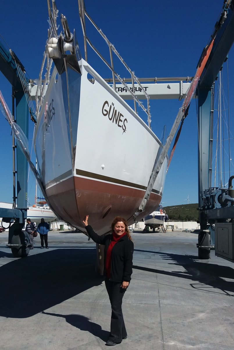 TeosMarina's tweet photo. 8 MART DÜNYA KADINLAR GÜNÜ KUTLU OLSUN
İzmirli avukat ve kaptan Güneş Özensoy, Atlantik Okyanusu’nu tek başına geçen ilk Türk kadını olmak amacında. Güneş Özensoy’a “pruvan neta, rüzgarın kolayına olsun” diyor, hedefine ulaşmak isteyen tüm kadınlara örnek olmasını diliyoruz. https://t.co/Ik7dBToDZ4