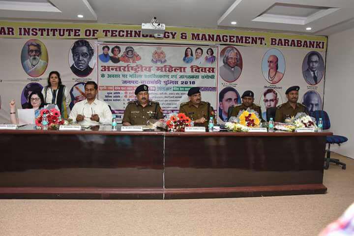 uppmsp's tweet photo. अंर्तराष्‍ट्रीय महिला दिवस के अवसर पर बाराबंकी में महिला सशक्तिकरण जागरूकता संगोष्ठी का आयोजन किया गया। जिसमें महिलाओं के अधिकार एवं कानूनों को बताया गया।
#सुरक्षाभीसम्मानभी
@Uppolice @UPGovt @RitaBJoshi @UPMahilaKalyan @upcoprahul @tweetjawed1 @maharishi111 https://t.co/WyJhNzNOwh