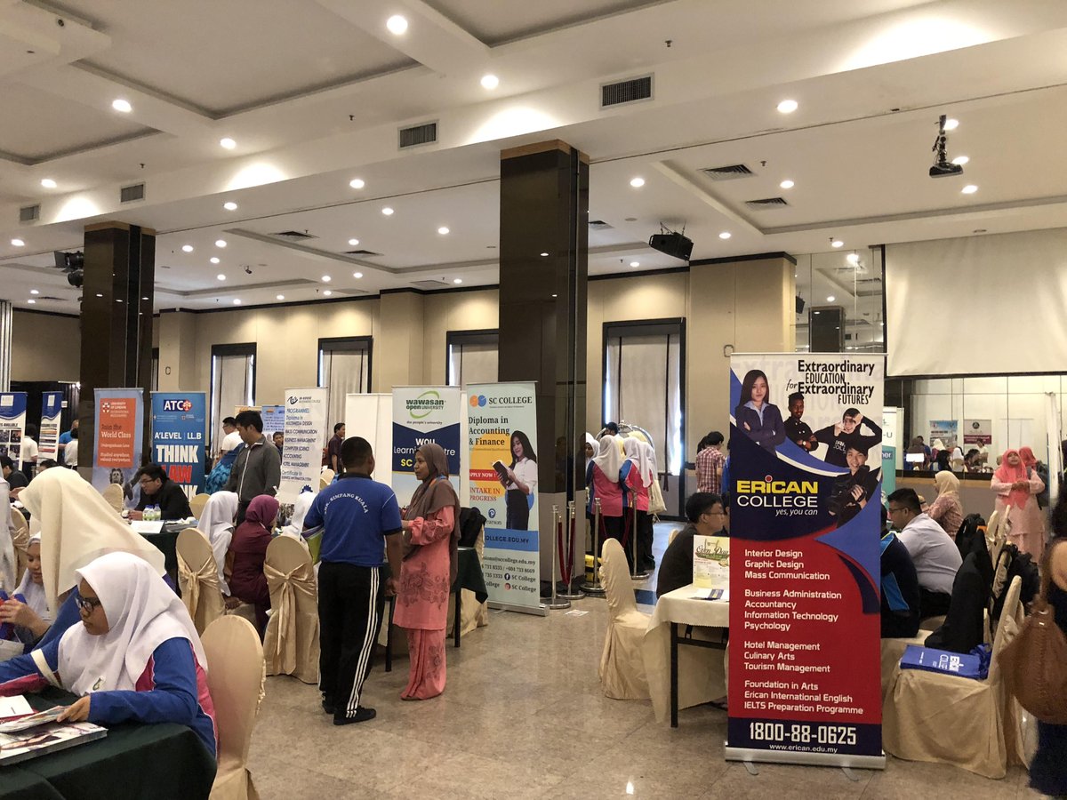 SC_AlorSetar's tweet photo. Throwback to Edu Fair at Star City Hotel on 6th March. We have another round of Education Fair at 16th March 2018, in Star City Hotel too. Drop by at our booth, we will deliver all the info about our Diploma in Accounting &amp; Finance (Pearson LCCI International Qualifications) https://t.co/GScBi3oXC3
