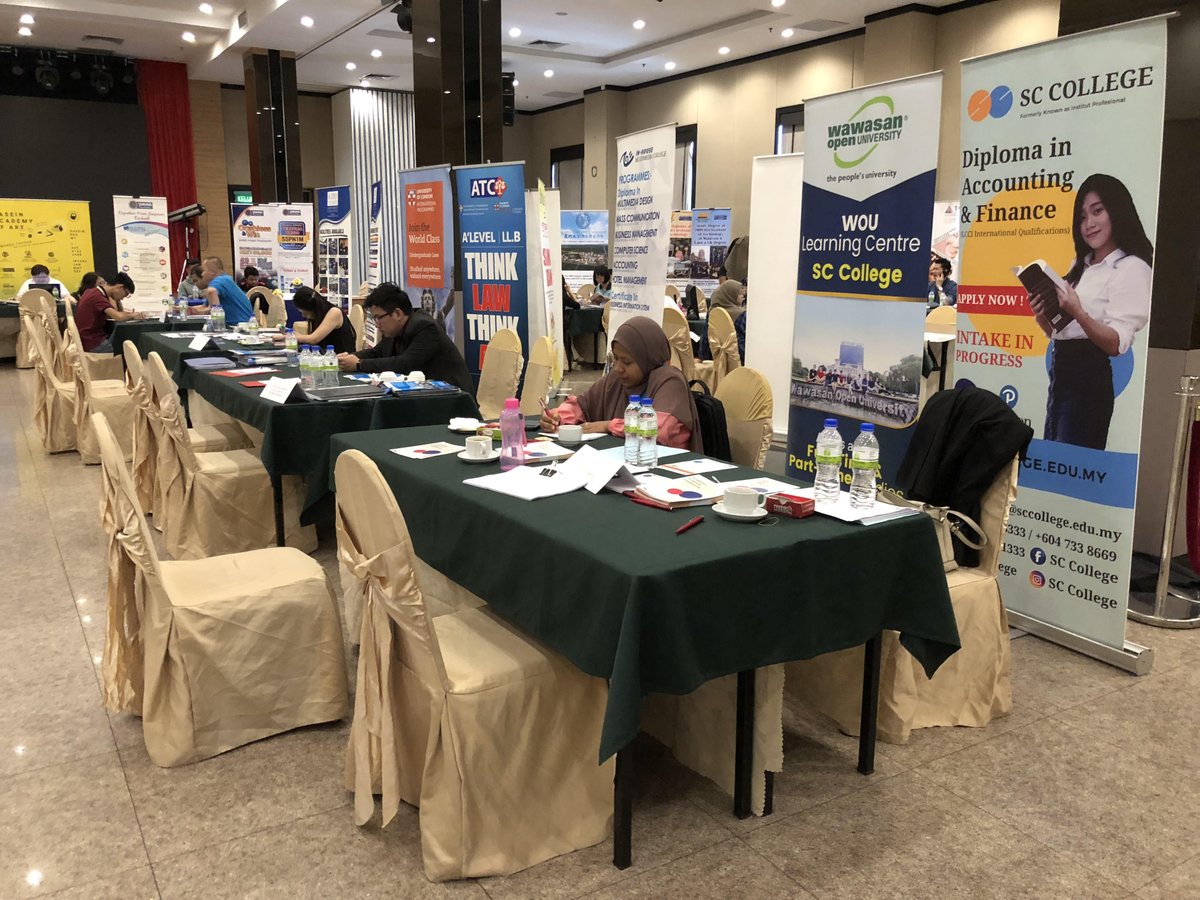 SC_AlorSetar's tweet photo. Throwback to Edu Fair at Star City Hotel on 6th March. We have another round of Education Fair at 16th March 2018, in Star City Hotel too. Drop by at our booth, we will deliver all the info about our Diploma in Accounting &amp; Finance (Pearson LCCI International Qualifications) https://t.co/GScBi3oXC3