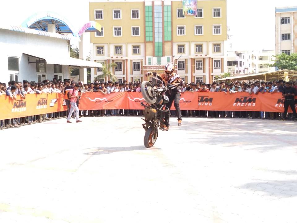 SiplEvents's tweet photo. Happening today at TKR engineering college. Ktm stunt show.

Event Executed by : Team SIPL https://t.co/oi4MTAjihV
