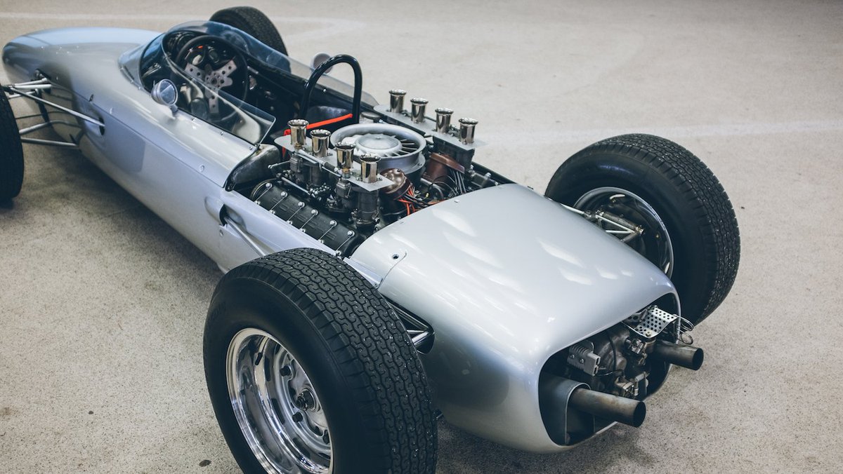 PorscheNewsroom's tweet photo. Patrick Long has initiated the "Luftgekühlt" meet-up. In the latest episode of the Top 5 series on YouTube, he presents the "Top 5" #Porsche air-cooled sports cars. More: https://t.co/NT2PZgqSr9 https://t.co/4gsKZXIUfg