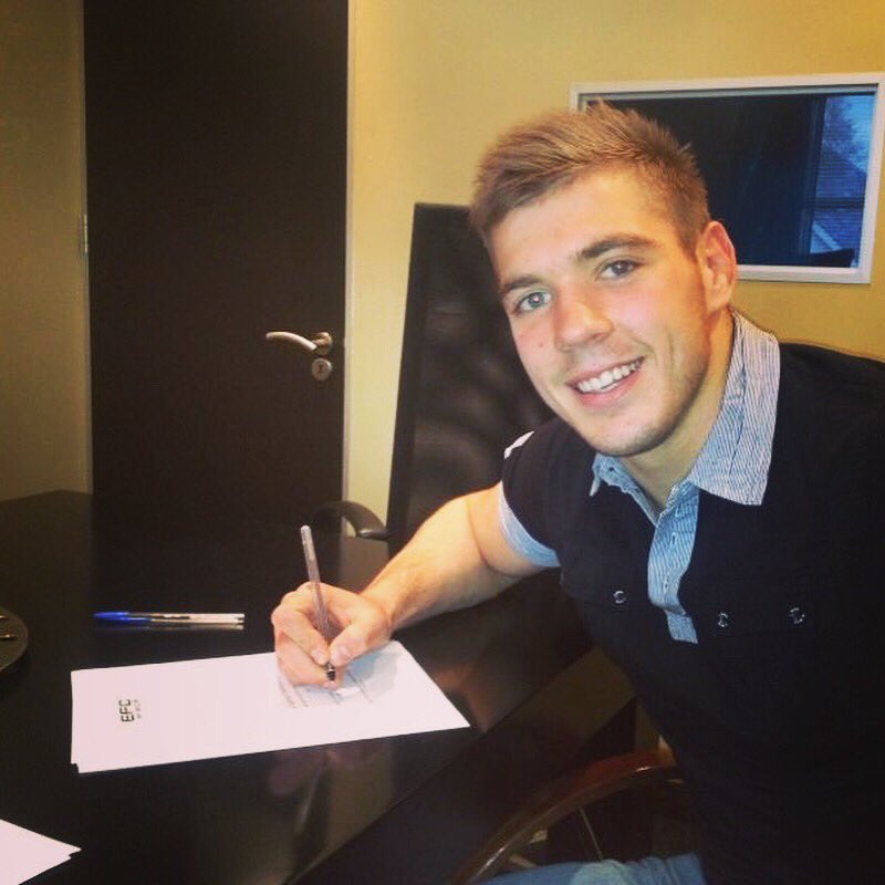 dricusduplessis's tweet photo. #TBT to when I signed my first @EFCworldwide contract at 19 years old, 5 years ago, that day my whole life changed and so did the fight game.
#Stillknocks #thebeginning #startedfromthebottomnowehere #2xC #thejourneycontinues https://t.co/eKW9UIaLRp