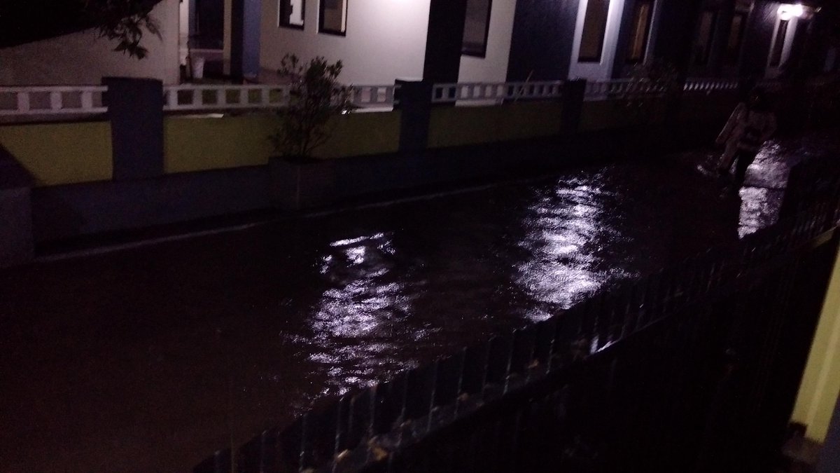mangccp's tweet photo. @infobdg komp bumi panyileukan terendam https://t.co/eZNJI6wMEU