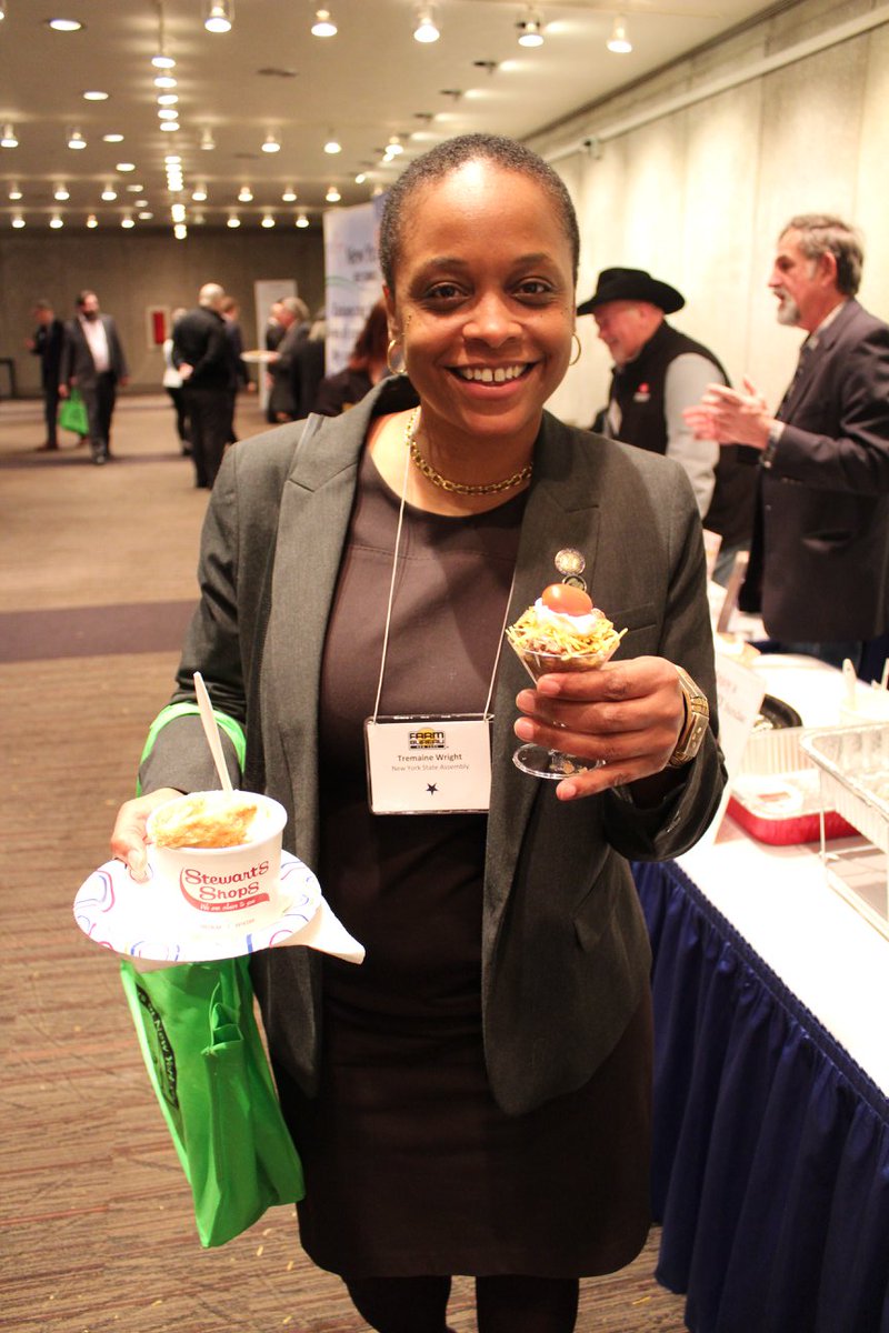 tremaine4ny's tweet photo. Assemblywoman Wright yesterday at the 2018 at @NYFarmBureau Reception and Lobby Day. That is a "beef sundae" and Apple pie a la mode. Great Food and Drink #MadeinNY #Brooklyn #56thAD https://t.co/1b1Rcyq7aN
