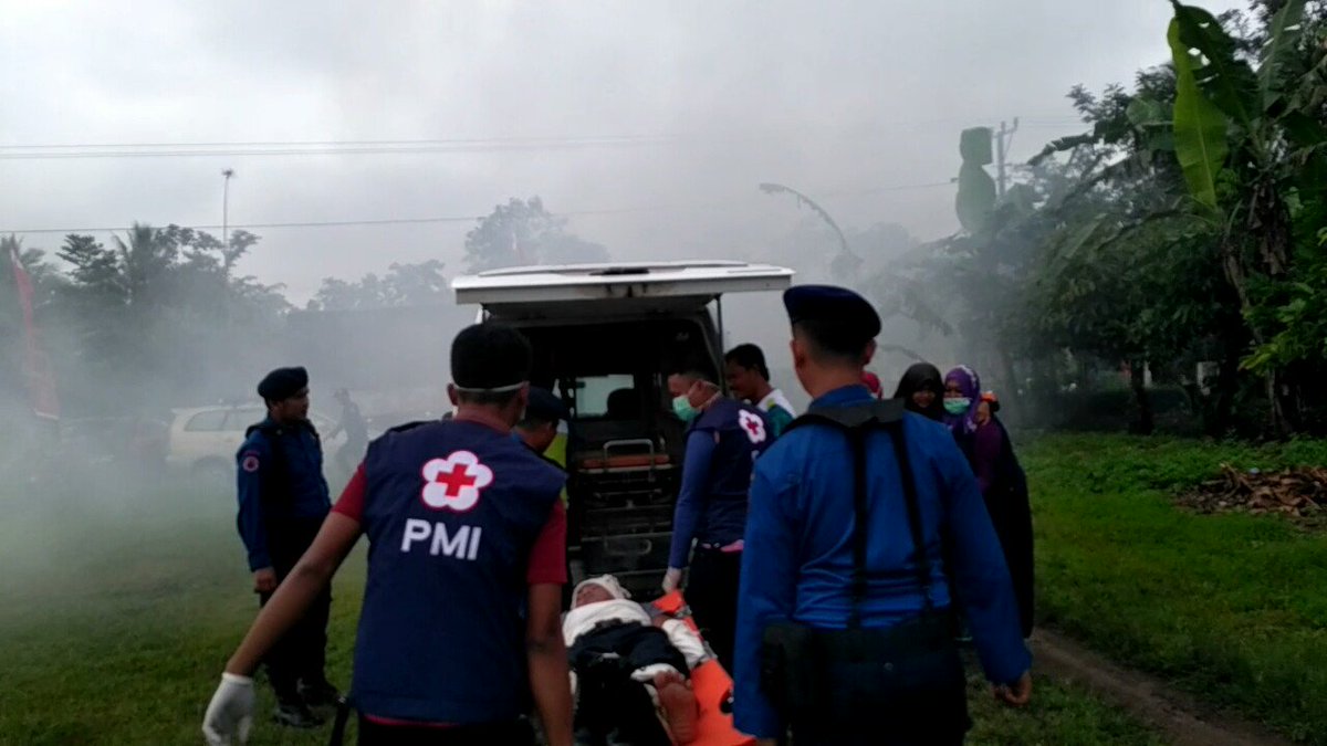 pmipringsewu's tweet photo. BPBD 
Gandeng PMI Kab. Pringsewu gelar Simulasi Penanganan Korban Kebakaran.
@pmilampung 
#pmisiapbantu
#hutdamkar99 https://t.co/9MUbxasE7Z
