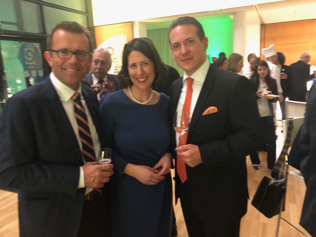 tinikober's tweet photo. #rlpitb DEHOGA-Präsident Gereon Haumann mit 
Staatssekretärin Daniela Schmitt (FDP) und Hotelier Sebastian Bodensteiner https://t.co/G3GcfZXL2A