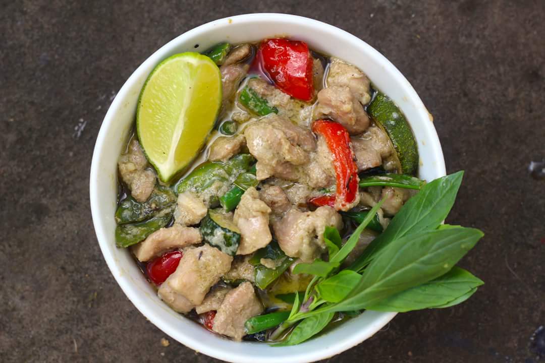 There's a reason why Chicken Green Curry is one our most requested dishes of all time... 💚
.
🔥TODAYS MENU🔥
.
Chicken Green Curry
Black Pepper Pork Belly
Chilli Garlic Beef
Vegetable Yellow Curry
.
From 12.15  😋🙏
