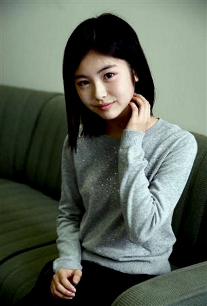 パグさん 非常事態宣言継続中 14ブレーク ウーマン 13歳 加賀っ娘 浜辺美波 T Co R6mebiqqhx 女優への思いを語ると 笑みが弾けた浜辺美波 強い目力が印象的だ 僕のいた時間 14年