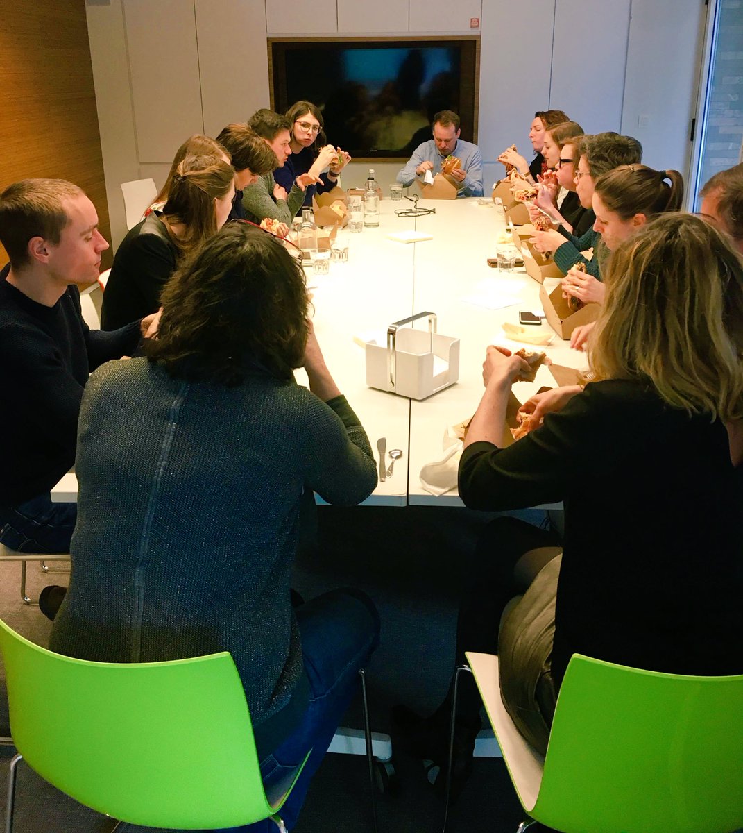 Zerlineva's tweet photo. Veel volk vandaag in de #vokabox voor de workshop #contentmarketing van @ComCoAgency @VOKA_OVL https://t.co/aLRy97lzlR