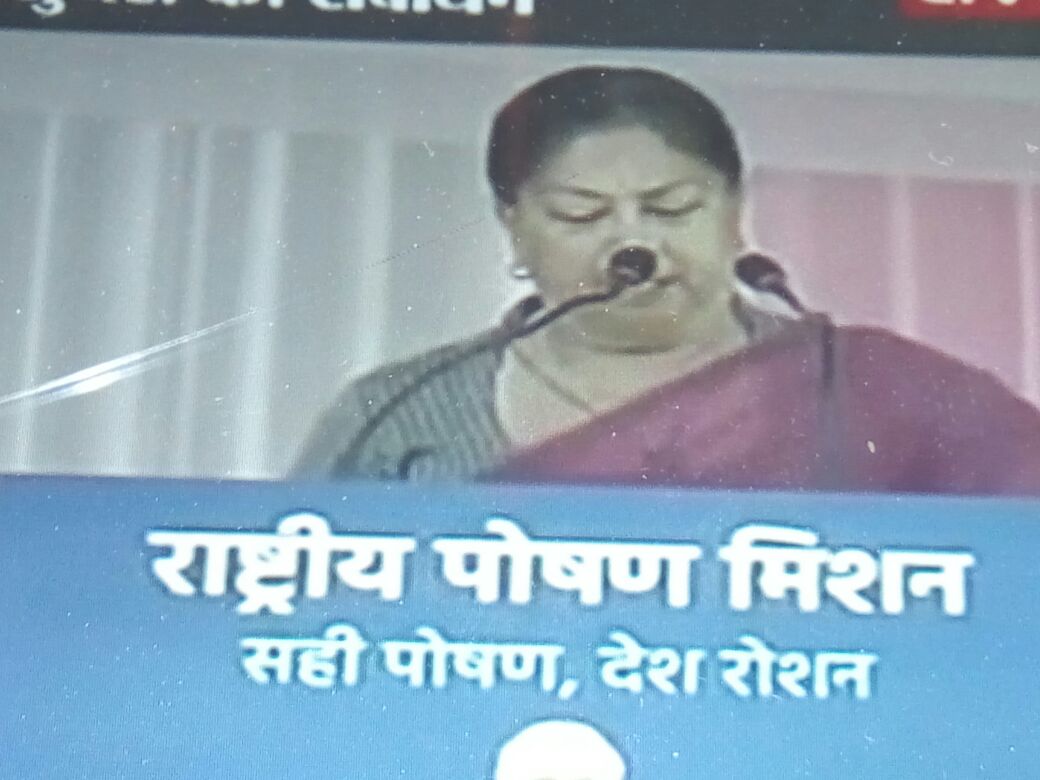 ghanshy1974's tweet photo. CM - वसुंधरा जी और मंत्री अनिता जी भदेल ने बेटी बचाओ बेटी पढ़ाओ कार्येक्रम के अवसर पर झुंझुनू में ,"अपना बच्चा अपना विद्यालय " की तारीफ ।
@NareshPalGangw2 @Manmohan4Peace @priyabalramras 
@VasundharaBJP https://t.co/7BdJCf7LdK