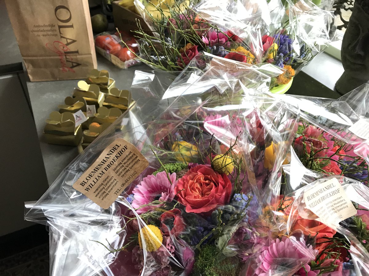 MindCenterNL's tweet photo. Vandaag op #internationalevrouwendag een goede reden om onze vrouwelijke kanjers van vandaag te eren met chocola en bloemen... https://t.co/J3EPkVXD6q