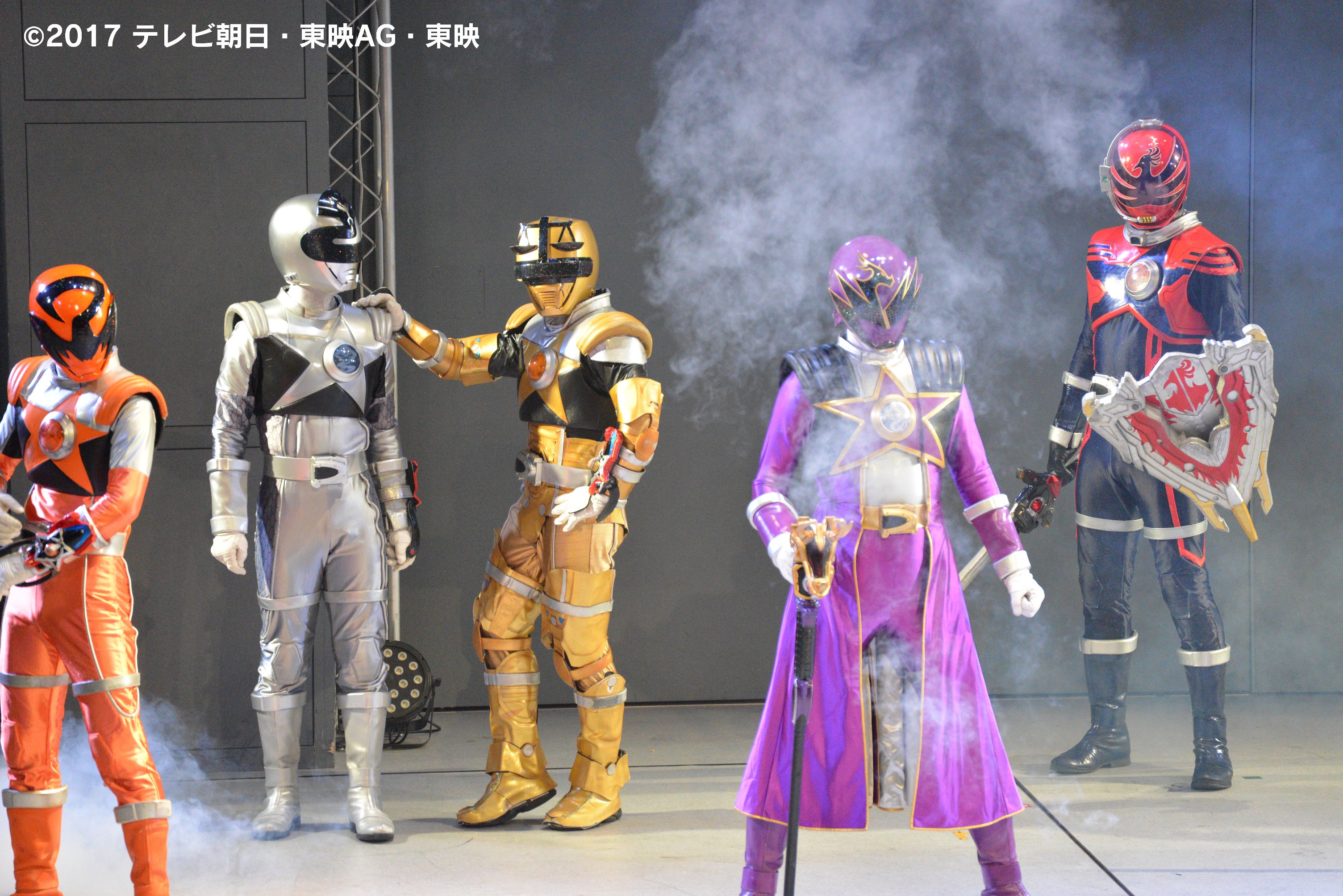 東京ドームシティ アトラクションズ 公式 キュウレンジャーショー シリーズ第5弾は3 11 日 まで いよいよ残り2日間 残席僅かの公演もありますので チケットお買い求めはお早めに 素顔の戦士6人 そして キュウレンジャー12人のその勇姿を 目に