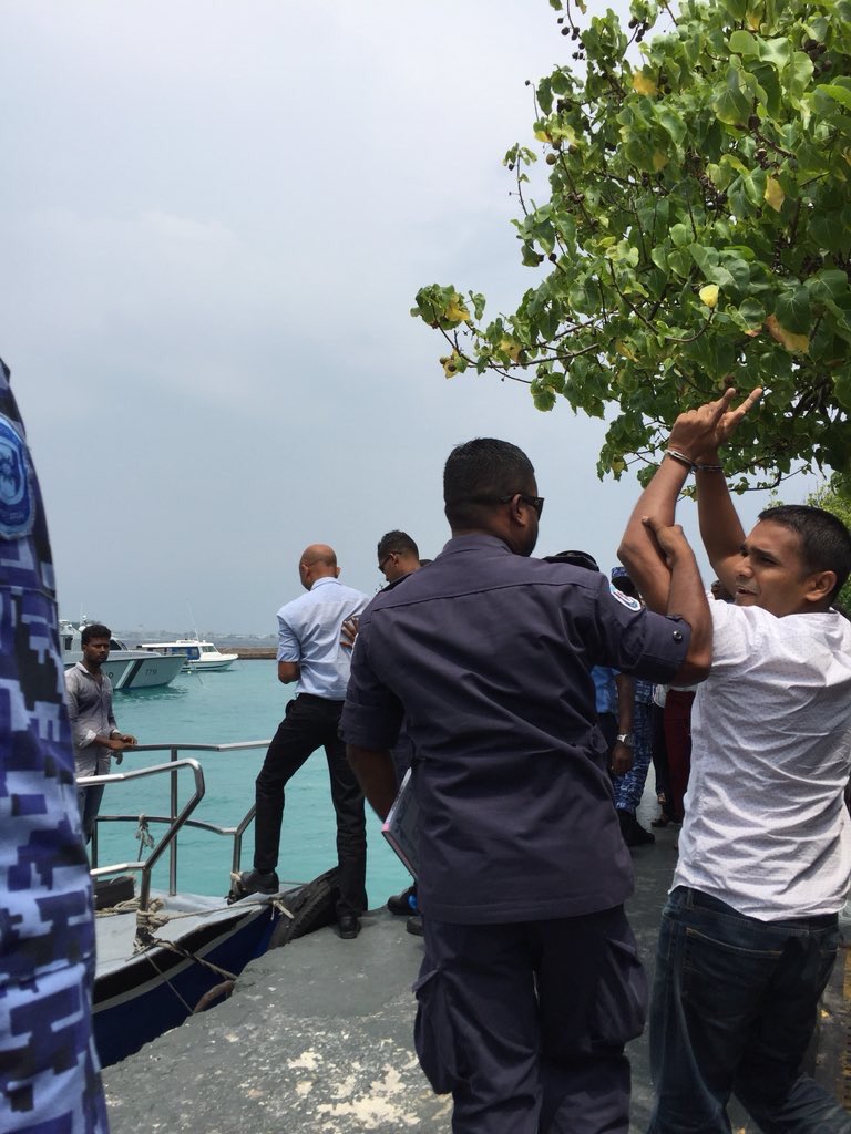 nawar_amina's tweet photo. #FreeIlyasLabeeb Now!
#FreeAllPoliticalPrisoners
#MaldivesInCrisis https://t.co/rY8aUg5zn2