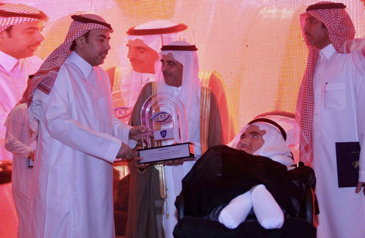 نيابةً عن سمو أمير منطقة مكة المكرمة..
وكيل المساعد لشؤون التنمية بالإمارة يكرّم نادي #الهلال 

alhilal.com/ar/news11178.h…