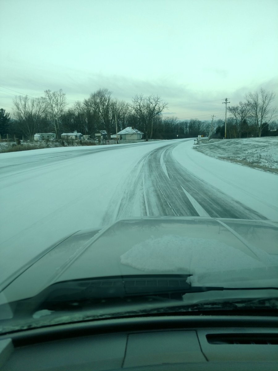 SDKnightsFB's tweet photo. Hey guys, be careful coming to school if you on 48 and 148...it's sheet of ice, just drive slow #WEareSD #KnightNation https://t.co/04JZjdjflx
