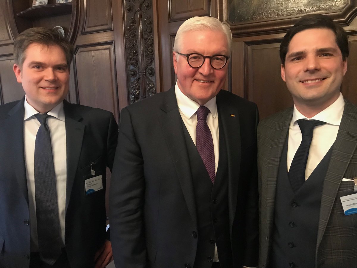 #MONDATA präsentiert #DASOMAN unserem #Bundespräsident Steinmeier und #Saarland-#Ministerpräsident Hans.
Der Anspruch, die Vorteile moderner maschineller Lernverfahren mit dem Prinzip der #Datensouveränität zu verknüpfen, stieß auf großen Zuspruch. #Dateneigentum #Datenschutz