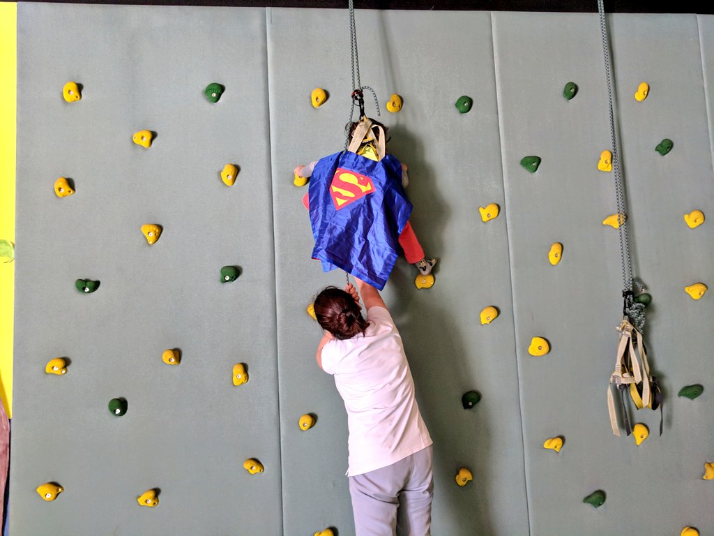 YashYanthi's tweet photo. It's no wonder #BatGirl and #Superman wanted one last visit... The staff at the @fairmontfuj kids club are so Lovely (it's literally one of their names 🙌🏽). Ooh hey @myfunvelope! Last month's craft is being put to great use! 💖 https://t.co/J8si70tw0m