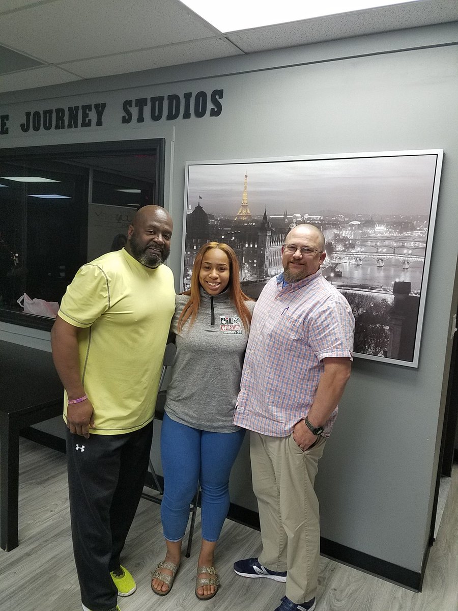 TXTOASTFOOTBALL's tweet photo. I would like to thank my guest for coming on the set tonight Eloni Sowell State Champ @elonisowell2 n her coach Kimes @Humble_Wrestle #TXTOASTHSsport #LetsEat #NoTimeOff https://t.co/2reXspCo0c