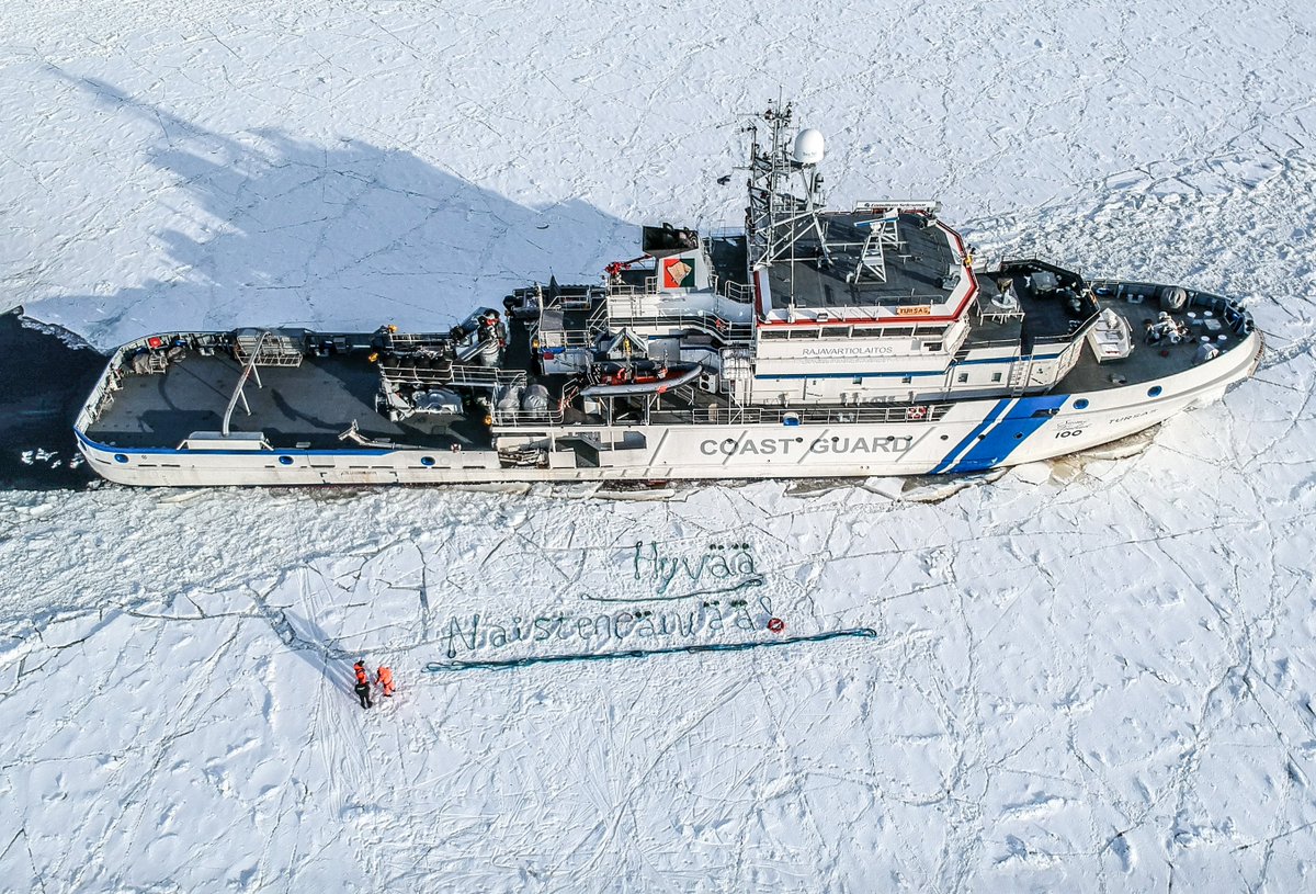 Merivartiostossamme vaikuttaa noin 25 naista vartiolaivoilla, merivartioasemilla ja esikunnassa. Upeaa #naistenpäivä'ä! / Vår sjöbevakningssektion har ca 25 kvinnliga anställda på bevakningsfartyg, sjöbevakningsstationer och vid staben. Trevlig #kvinnodag!