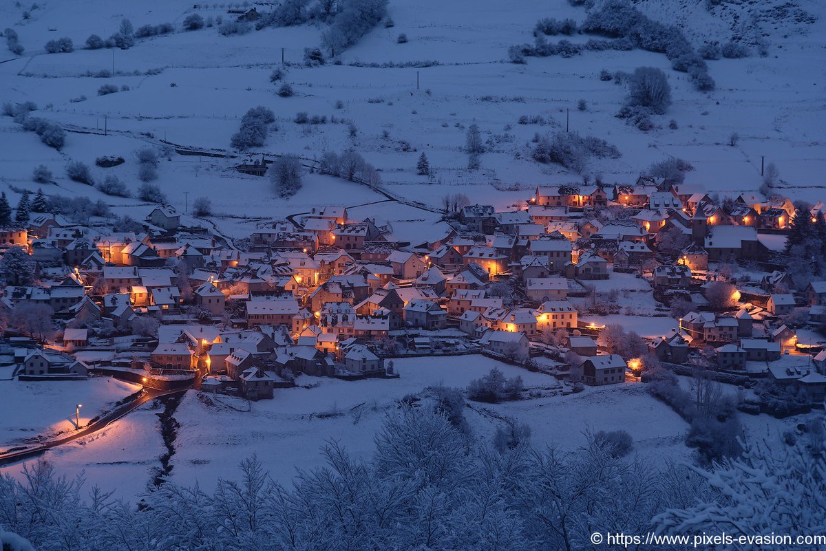 Pyreneesphotos's tweet photo. Le village de #Lescun #valleedaspe
7 mars 2018
#village #pyrénées #neige 
https://t.co/LzhwV7a2sy https://t.co/U7oFUnMSL0
