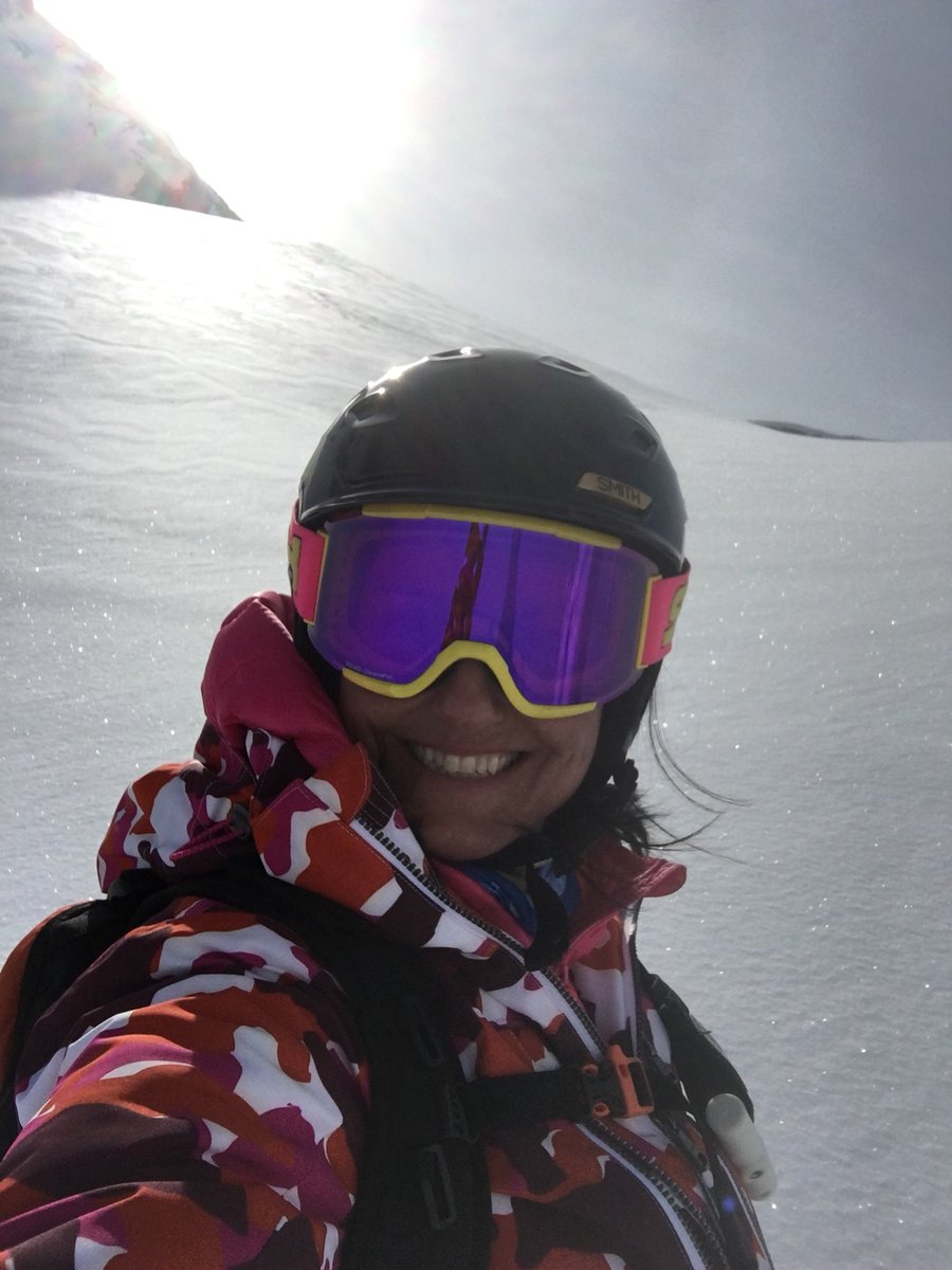 schu_si's tweet photo. Another day in #paradise 🚁⛷🇨🇦 #whistlerheliskiing #playground #happyme #wintertime #enjoythemoment #canadianpowder #tenson1951 #tenson_austria #smithoptics #fischerfamily https://t.co/FFHf7DaSjO