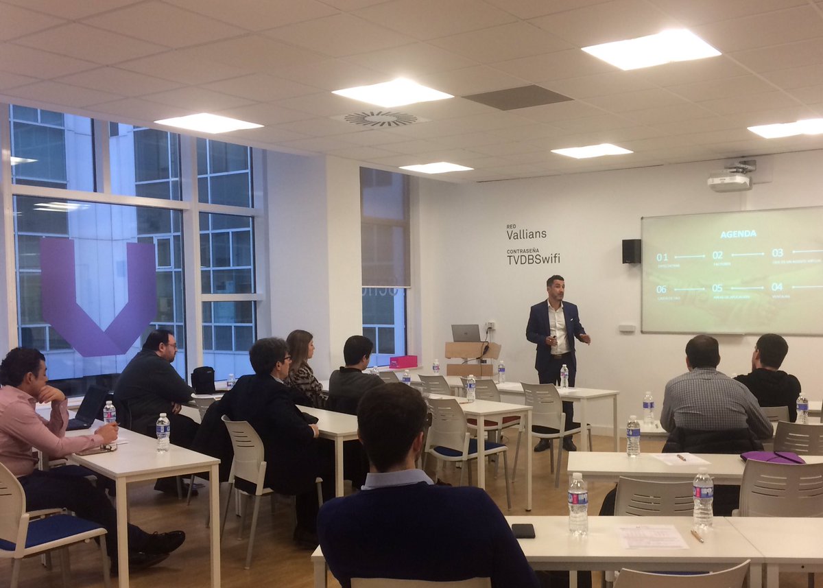 decide4AI's tweet photo. #Madrid @delbarriomanuel nos explica cómo los #agentesvirtuales mejoran la #experienciadecliente  @TheValleyDBS https://t.co/esVxwxsgCm