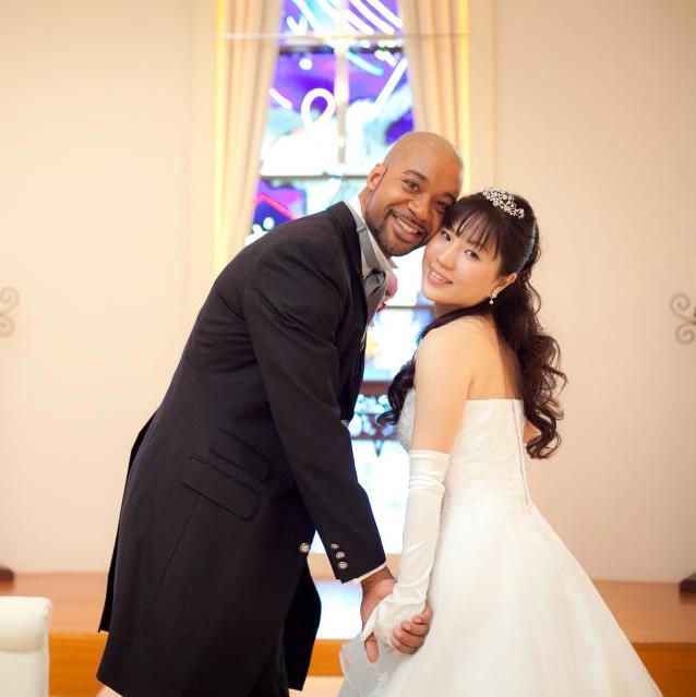 азиатские мужчины и женщины. межрасовой японский девушка. азиатка и афроамериканец. актриса афроамериканка роуз. интернациональные браки.