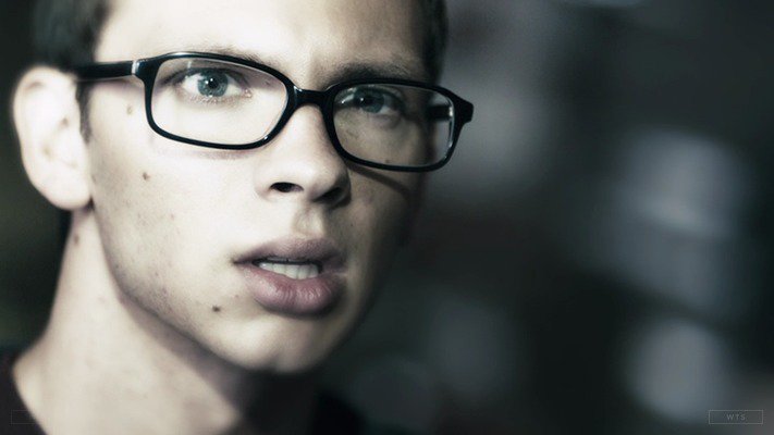 Happy Birthday to Devon Graye who\s now 31 years old. Do you remember this movie? 5 min to answer! 