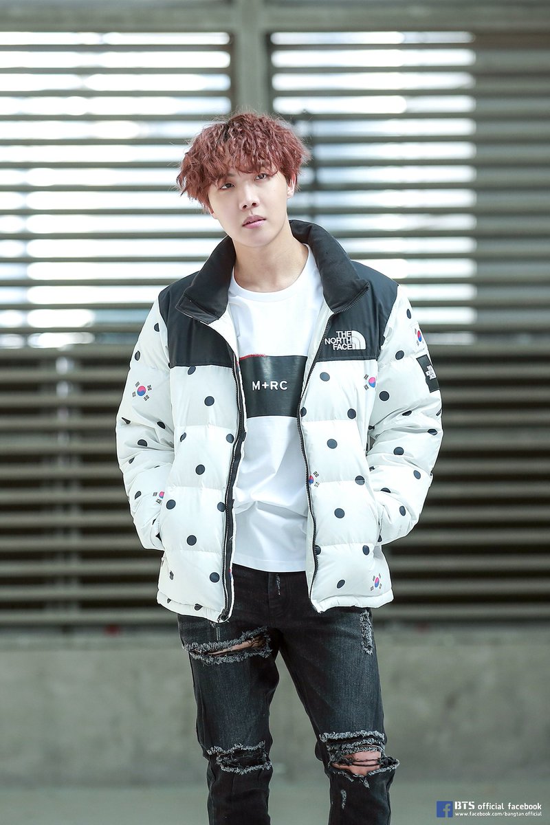 SadButBTS's tweet photo. F*ck
#BTSNoMTVHITS
@BTS_twt #iHeartAwards #BestFanArmy️ #BTSARMY #HopeWorld #Daydream #HixtapeOutNow #HIXTAPE #Airplane #AirplaneMVOutNow https://t.co/lFXZ16dUnb