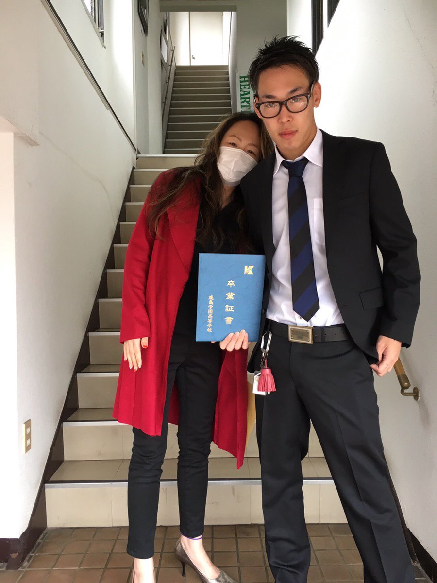 はる Na Twitteru 今日は卒業式 馬頭高校行ってて なぜか退学をくらい 通信制に通い無事卒業できました 親にいろいろ迷惑かけて 親不孝者ですが 格闘技でしっかり 親孝行できるようになります 親父とお母さん そして兄弟に 支えてくれる人 ありがとうござい