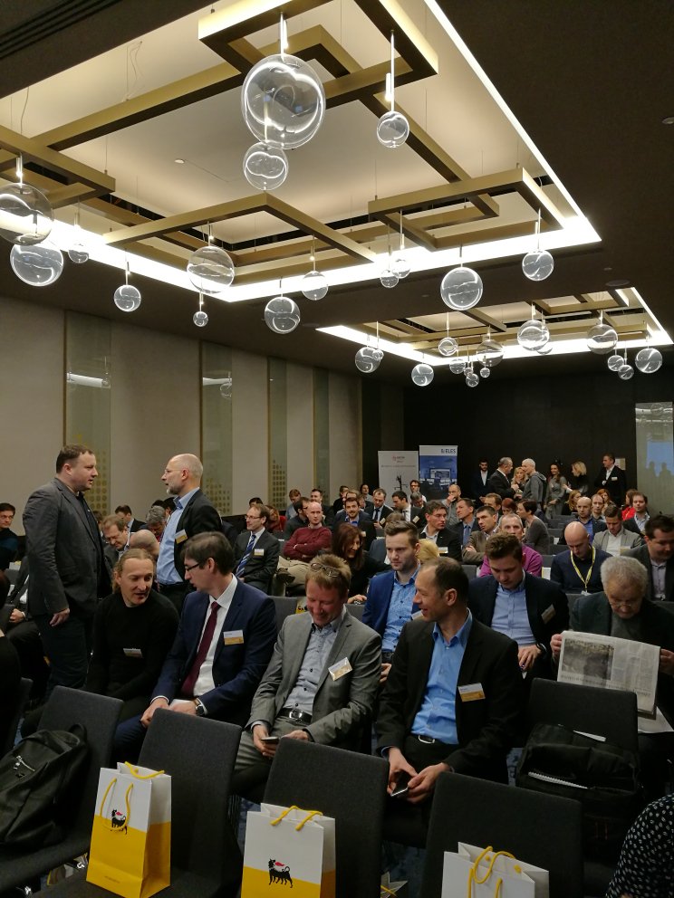 Energetika_SLO's tweet photo. #En.odmev018! Rekordno število udeležencev in odlično vzdušje! @Energetika_SLO @Energetika_SEE @SAP @ATKearney #solveralynx @sun_contract #Robotina #GGE #Adriaplin @eu_acer @UKinSlovenia @ElektroLj #ELES #Plinovodi @cyberGRID_GmbH @Siemens @Siemens_Energy#GENenergija #Interenergo https://t.co/K1DVZwrHFU