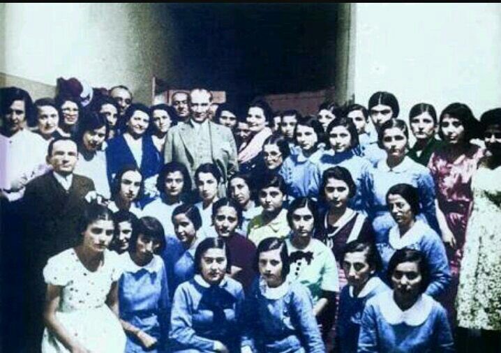 “Şuna inanmak lazımdır ki, dünya üzerinde gördüğümüz her şey kadının eseridir.” 

-Mustafa Kemal Atatürk #WomensDay