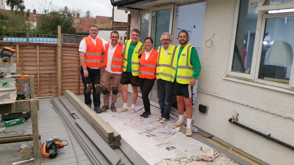 QualityDecking's tweet photo. Happy to be a small part of helping PC Kris Aves get home #diysos #smartboard https://t.co/ZE1leXrFHm